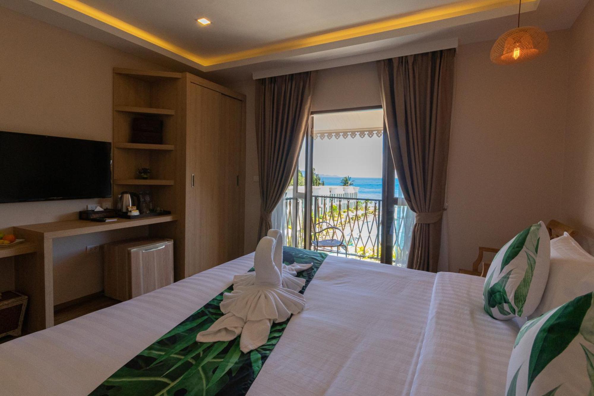 Vannee Golden Sands Beachfront Resort Хаад Рин Екстериор снимка